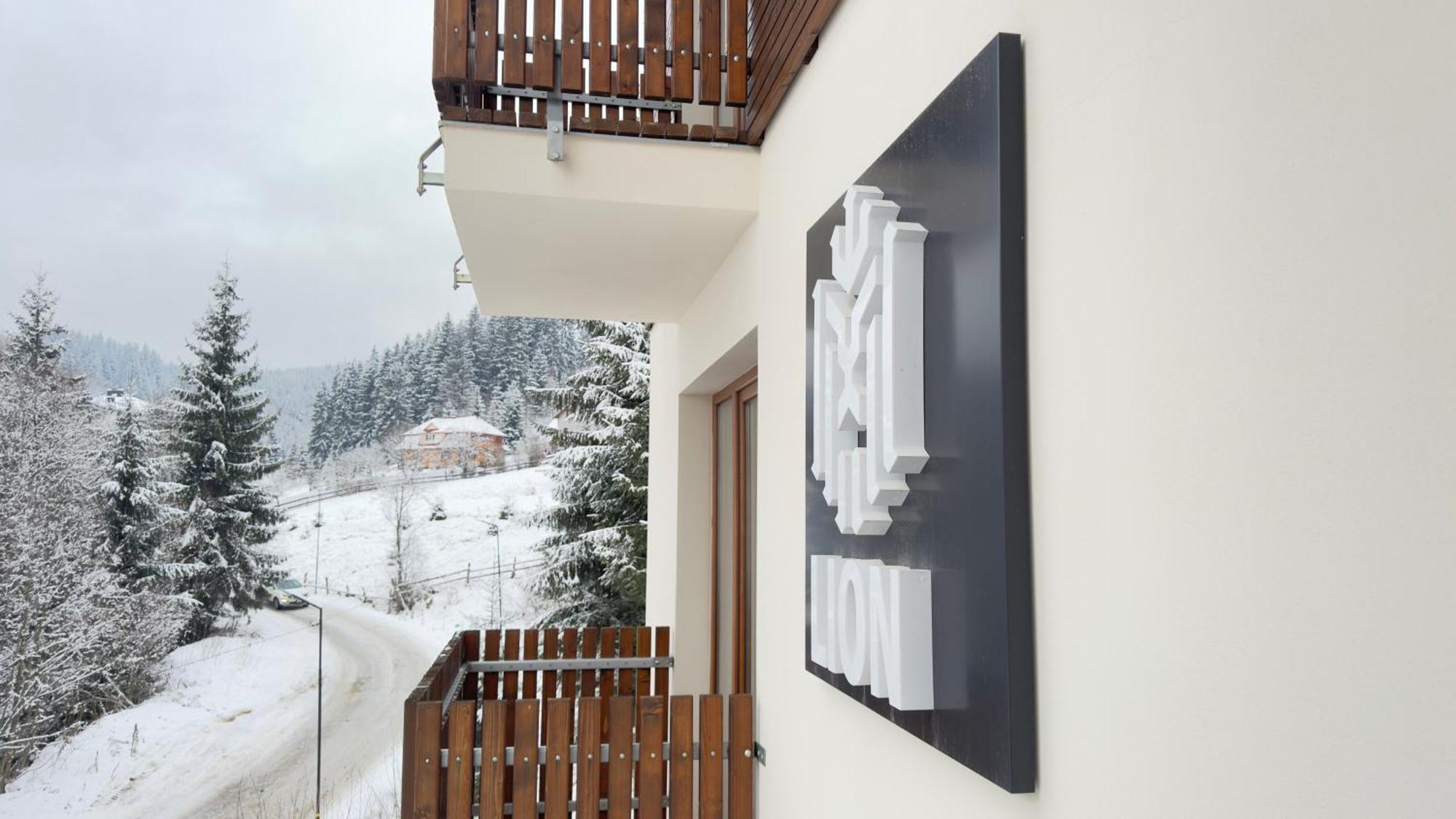 Lion Hotel Bukovel Exterior photo