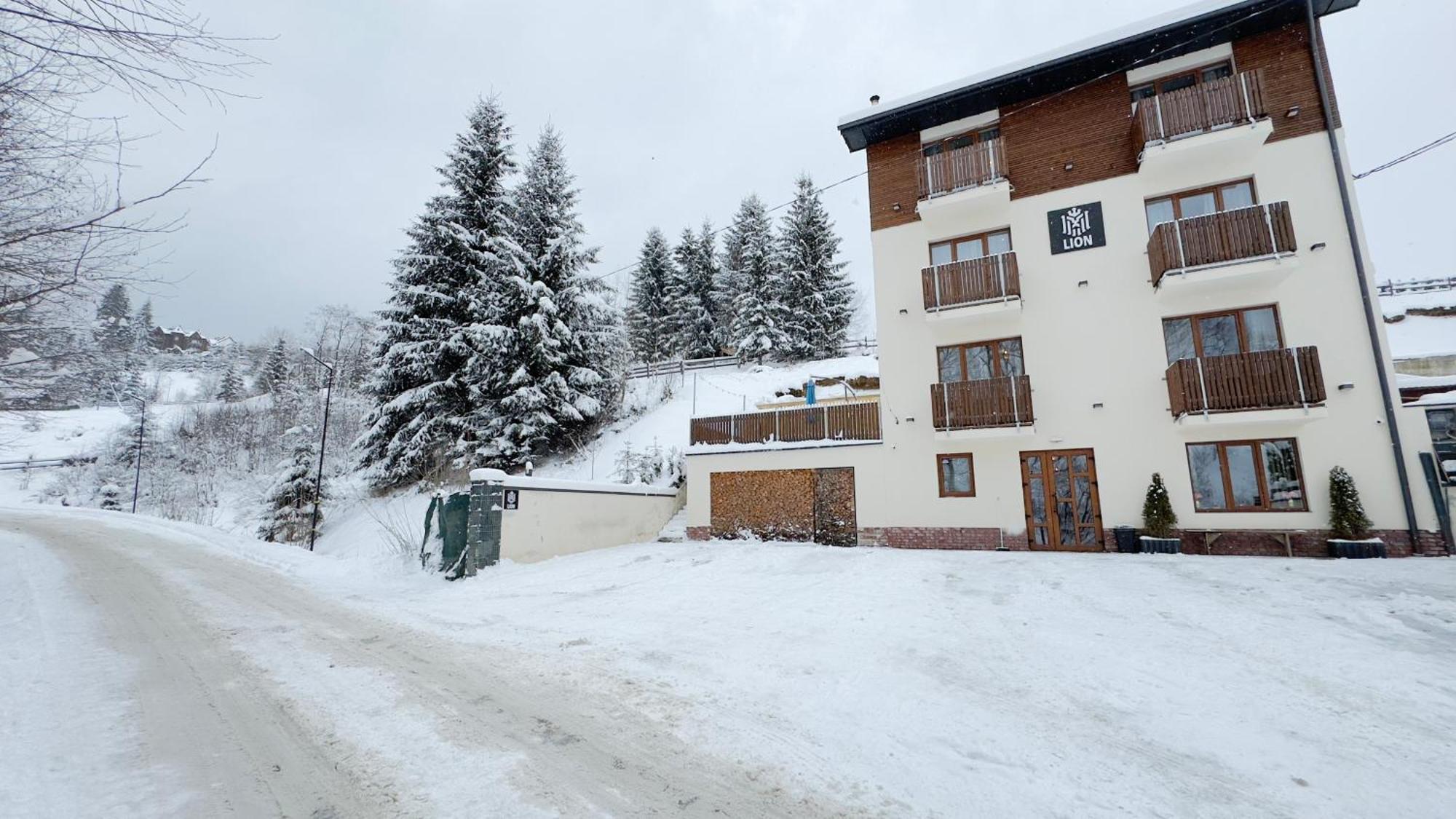 Lion Hotel Bukovel Exterior photo